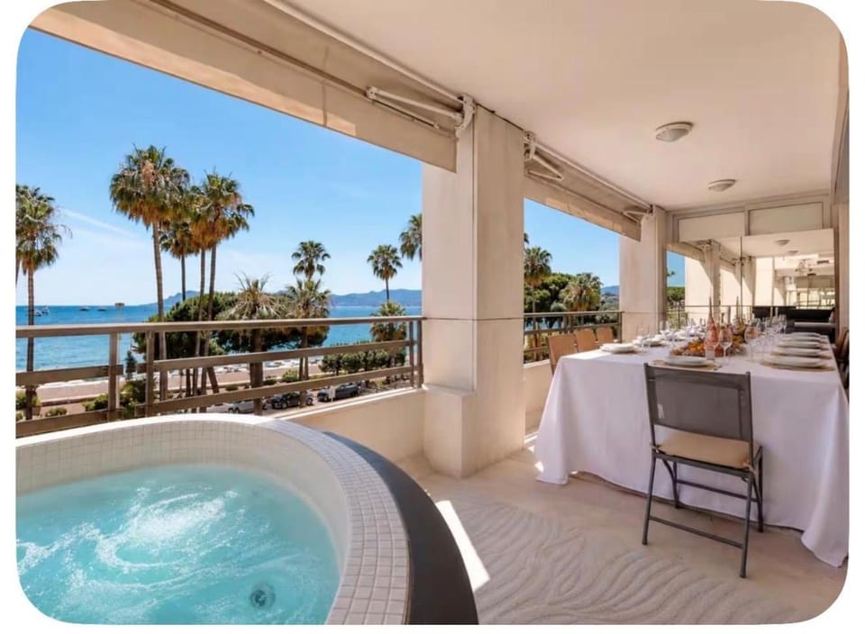 Hot Tub, Balcony/Terrace, Dining area, Sea view
