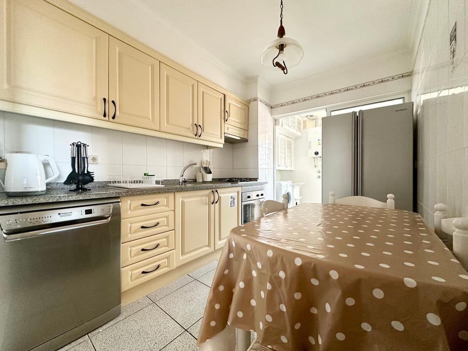 Dining area, Communal kitchen, stove