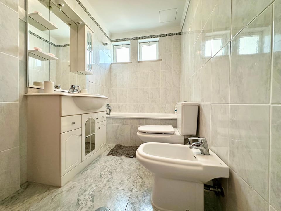 Bathroom, Bath, bidet