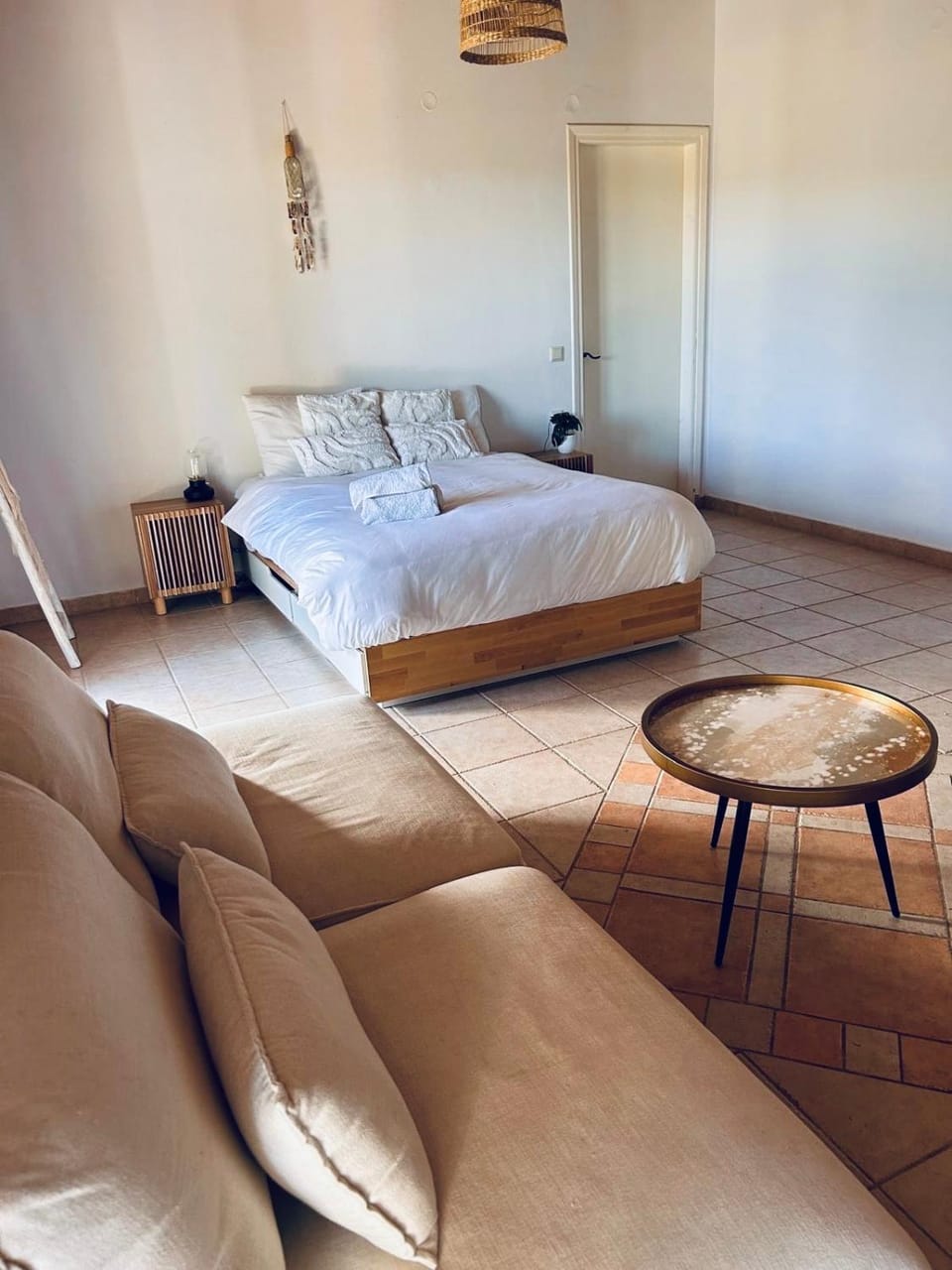 Bed, Photo of the whole room, Seating area, Bedroom