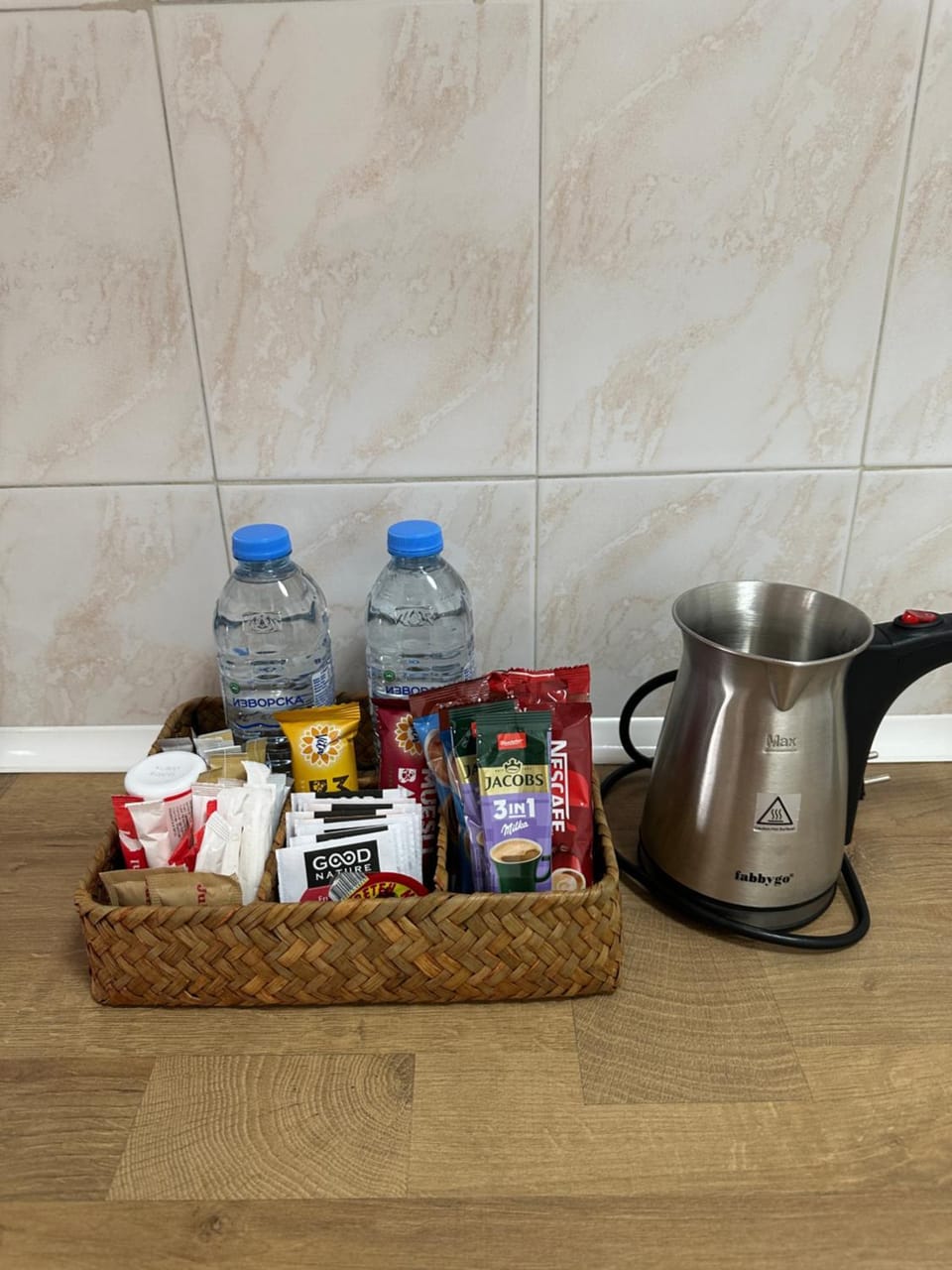 Coffee/tea facilities, Food and drinks