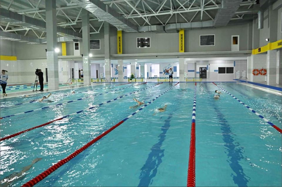 People, Pool view, Swimming pool, group of guests
