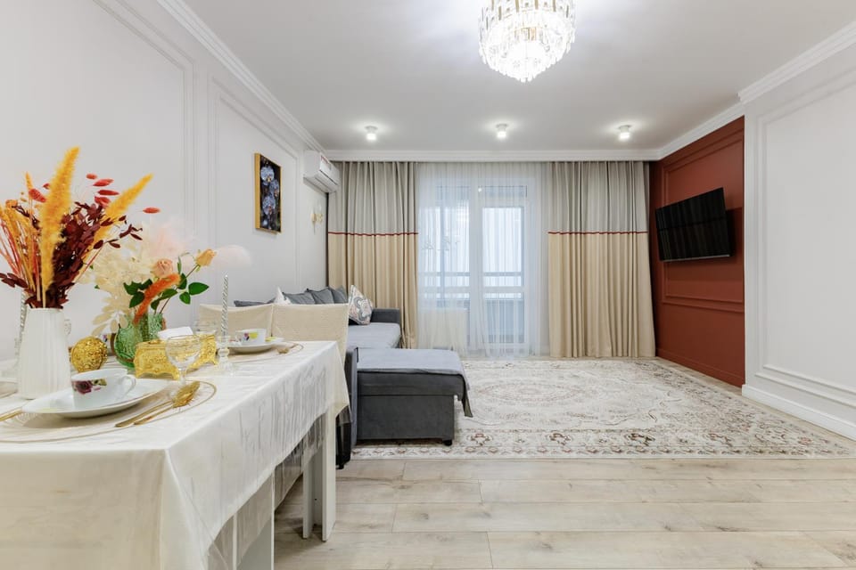 Bed, Massage, TV and multimedia, Living room, Photo of the whole room, Seating area, Bedroom, Pool view, Pool view, Swimming pool, Swimming pool, Swimming pool, Sunrise