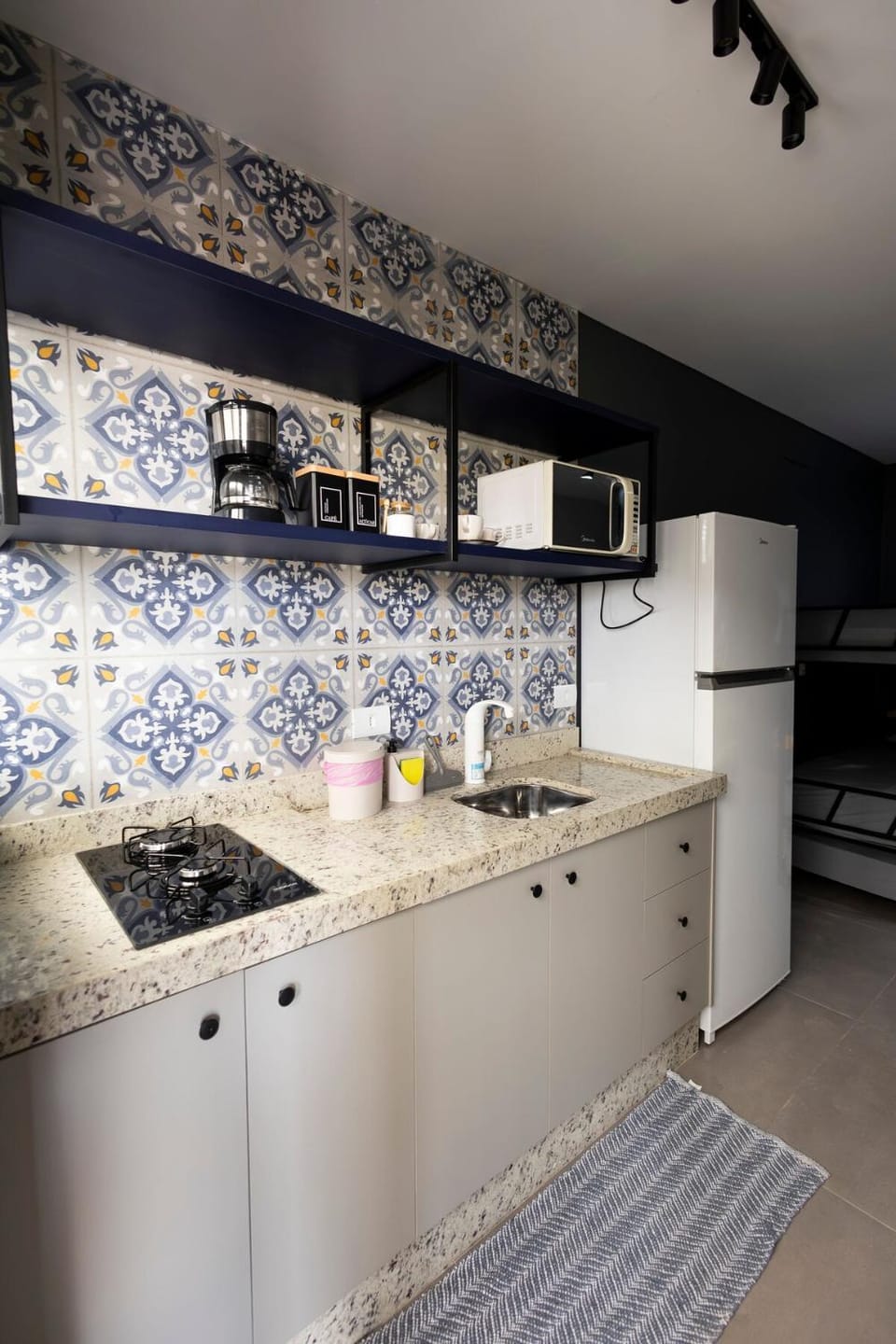 108-Studio funcional com treliche prox UEL House in Londrina