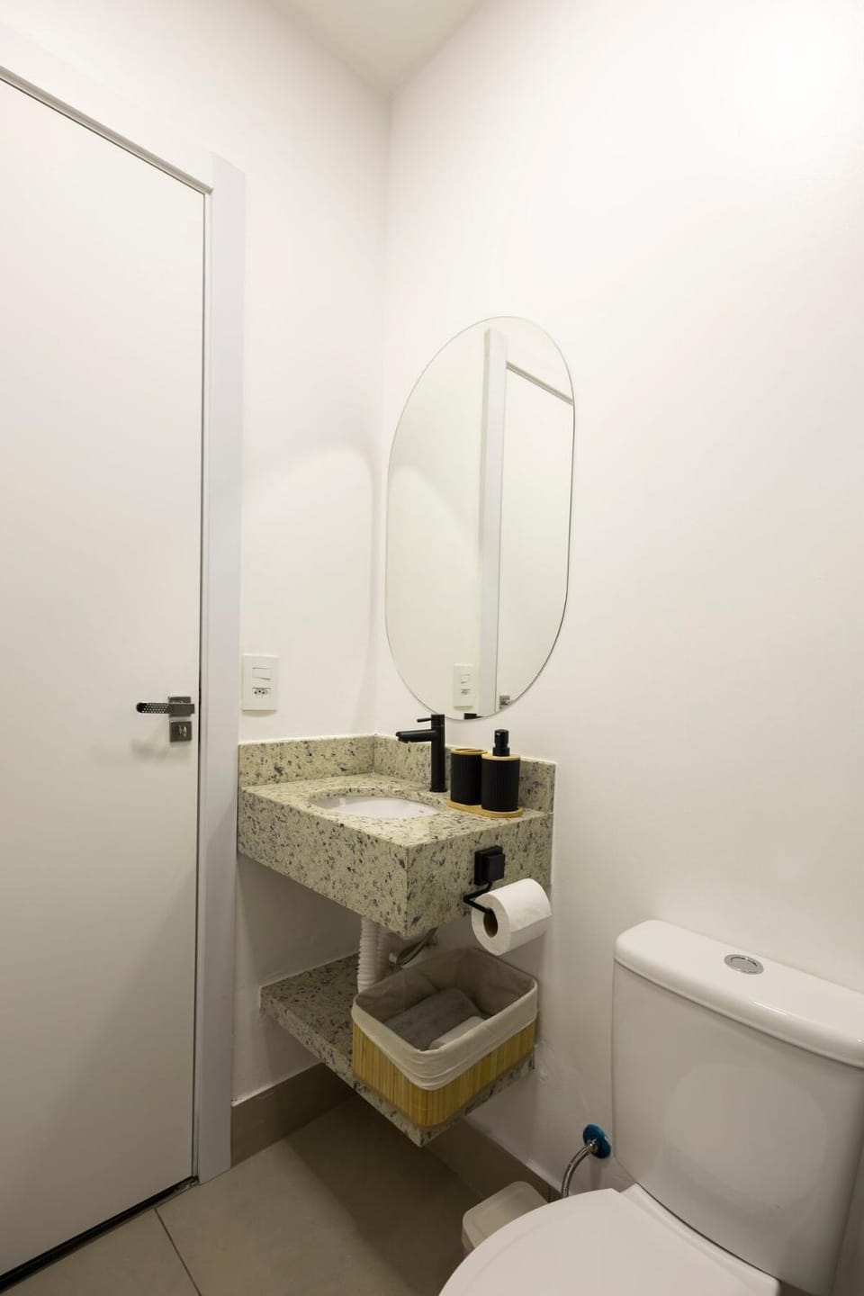 108-Studio funcional com treliche prox UEL House in Londrina