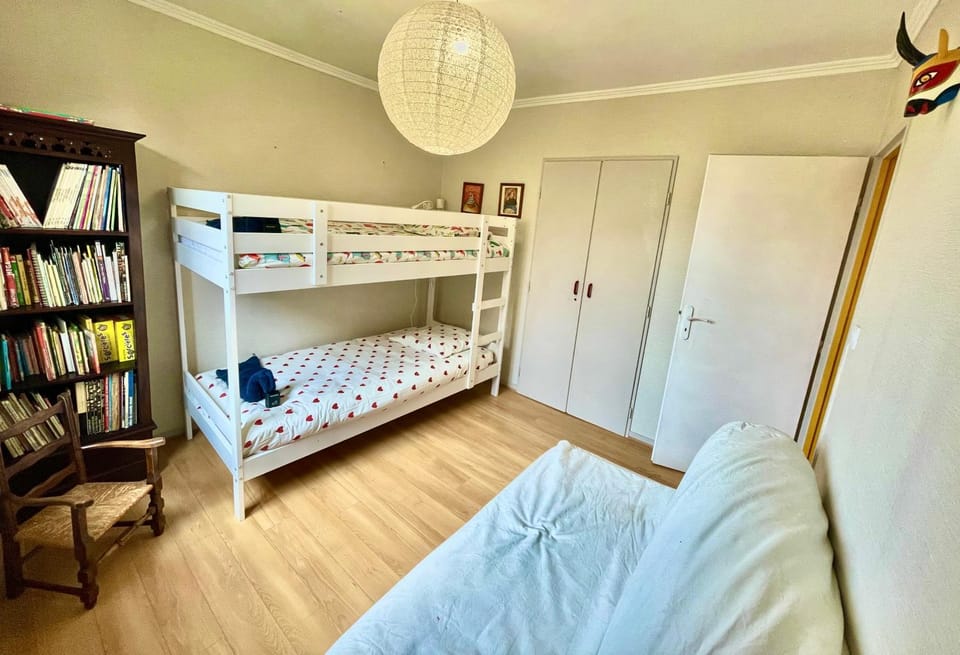 Bed, Library, Photo of the whole room, Bedroom, bunk bed