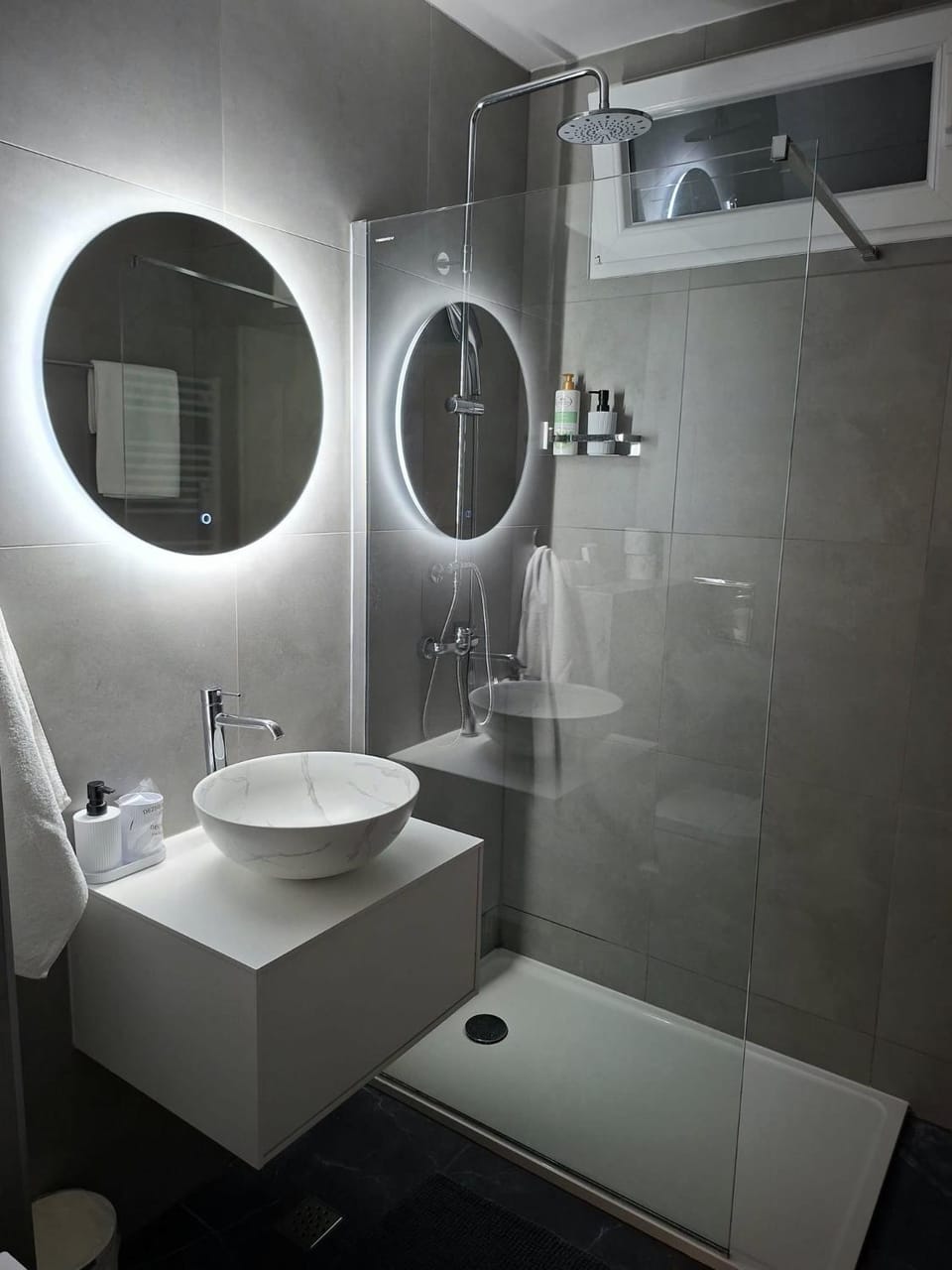 Shower, Bathroom, hair dryier, towels