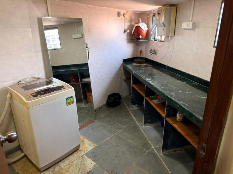 Kitchen or kitchenette, dishwasher