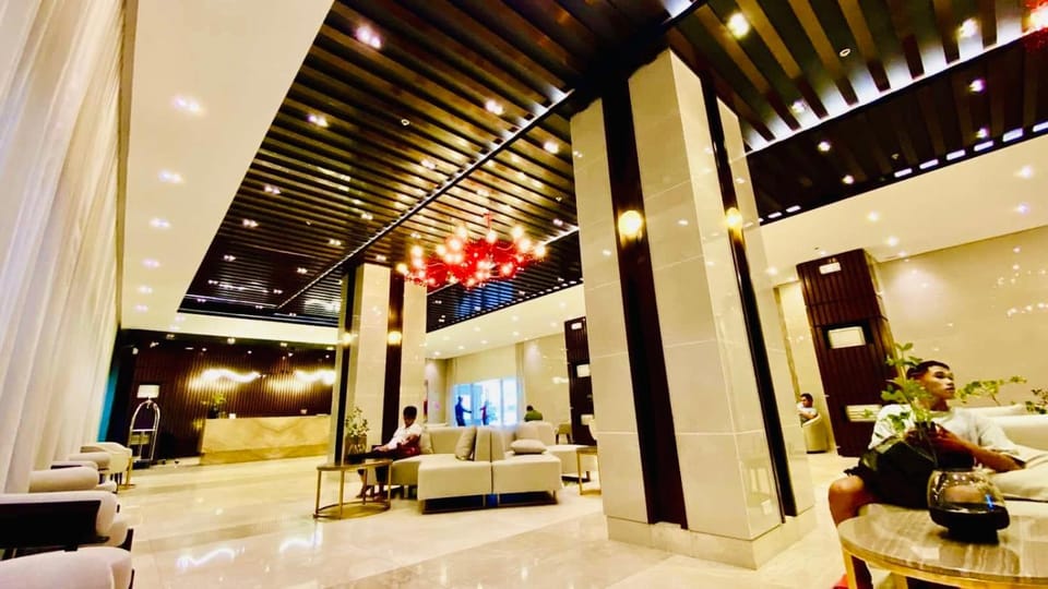 Red Residences Modern Apartment with City View in Makati Apartment in Pasay