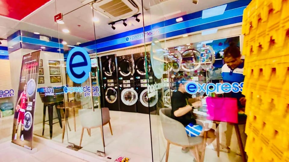 Red Residences Modern Apartment with City View in Makati Apartment in Pasay