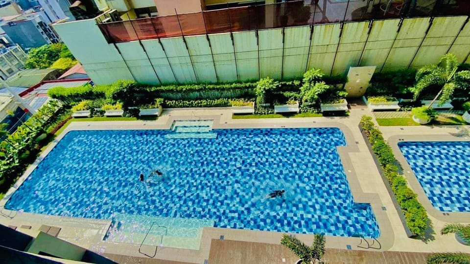 Red Residences Modern Apartment with City View in Makati Apartment in Pasay