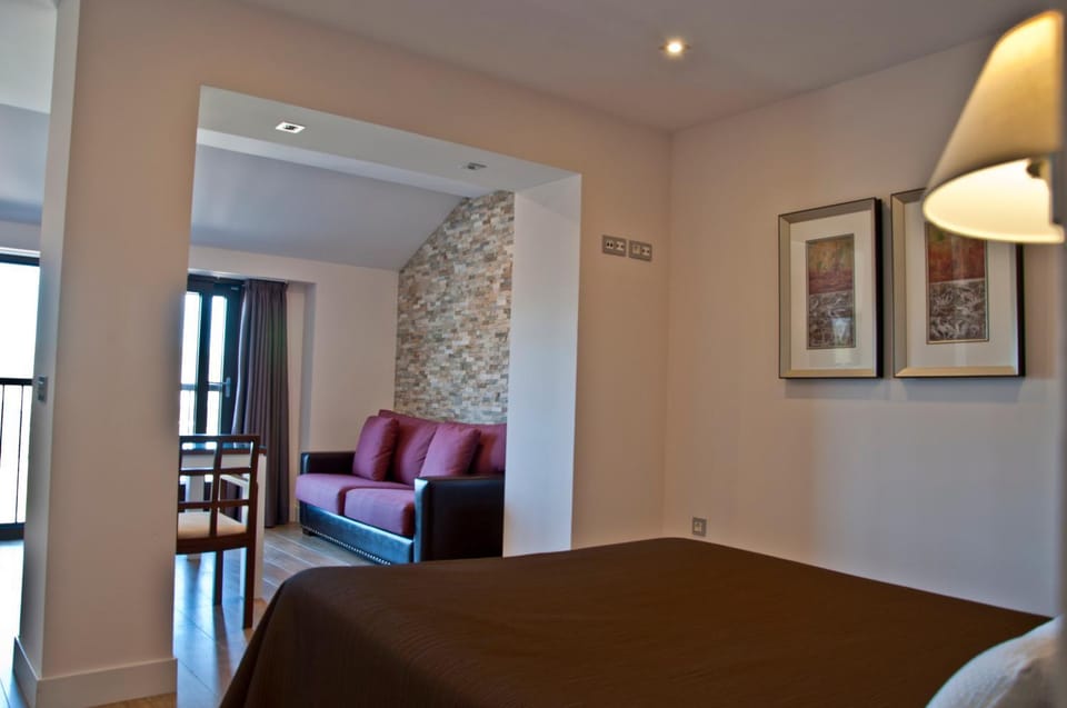 Bed, Balcony/Terrace, Dining area, Bedroom