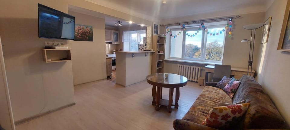 TV and multimedia, Kitchen or kitchenette, Living room, internet