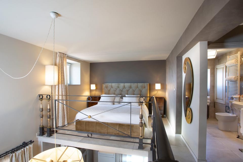 Bed, Bathroom, Photo of the whole room, Seating area, Bedroom, towels