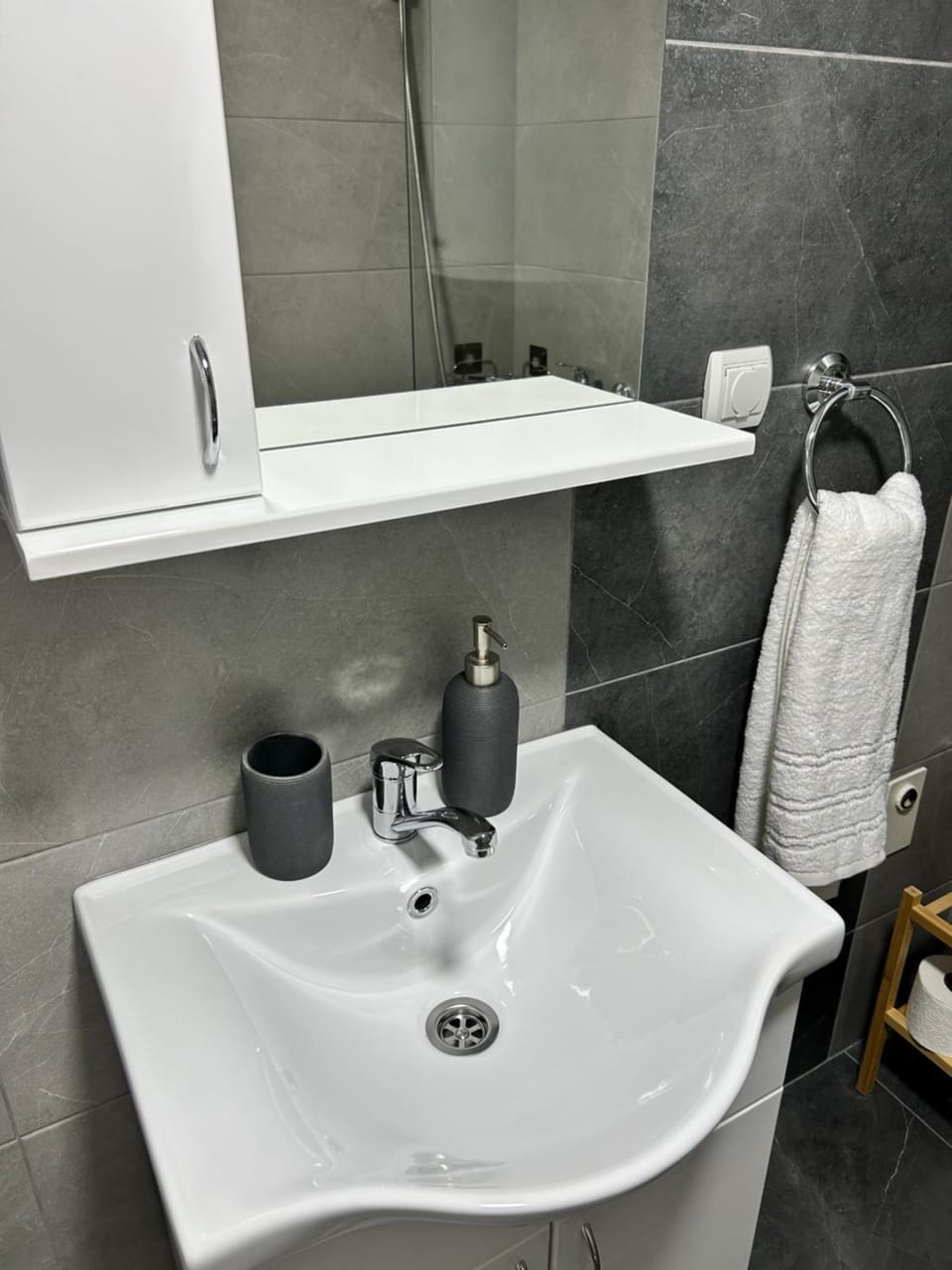 Bathroom, towels