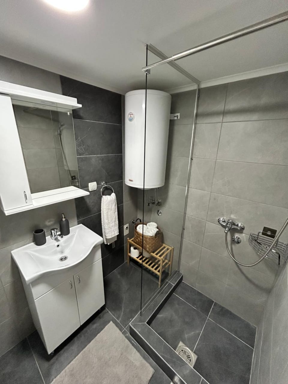Shower, Toilet, Bathroom, towels