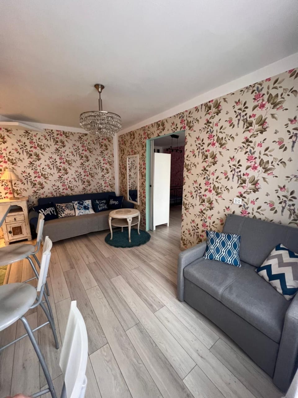 Bed, TV and multimedia, Living room, Photo of the whole room, Seating area