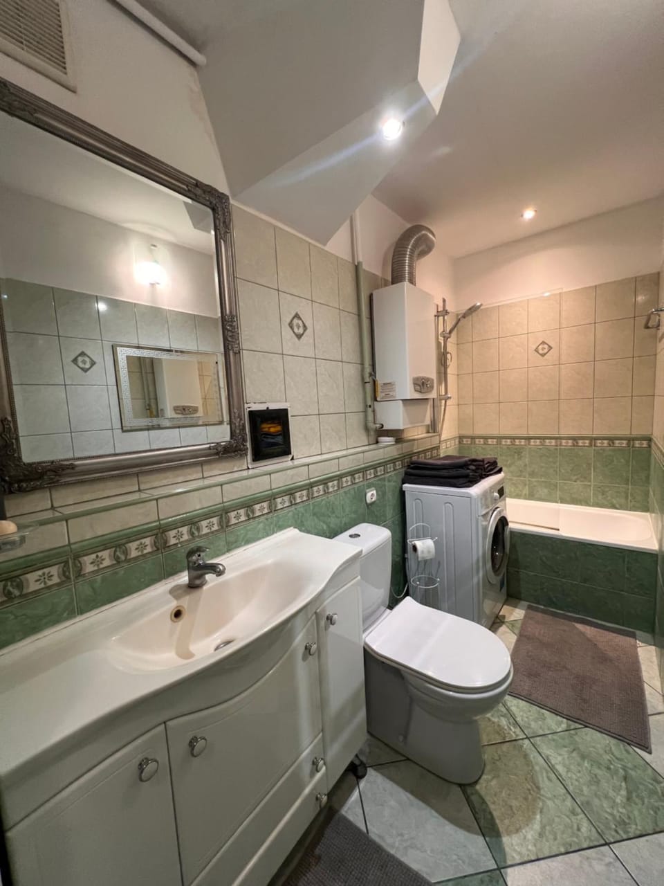 Shower, Toilet, Bathroom, Bath, towels