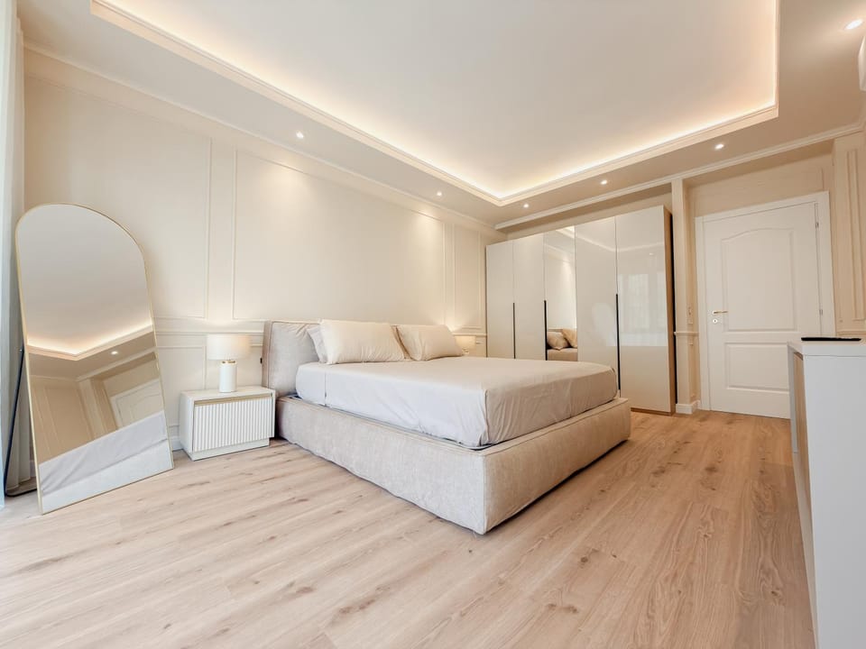 Bed, Photo of the whole room, Bedroom, wardrobe, air conditioner