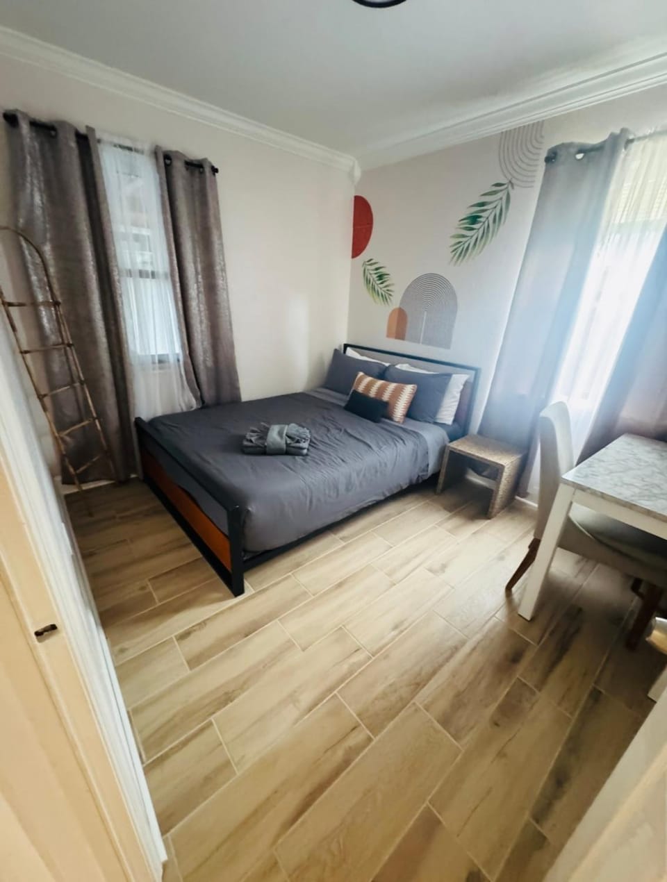 Modern Boho 3BR Escape with Pool & King Bed Near Beach Apartment in Fort Lauderdale