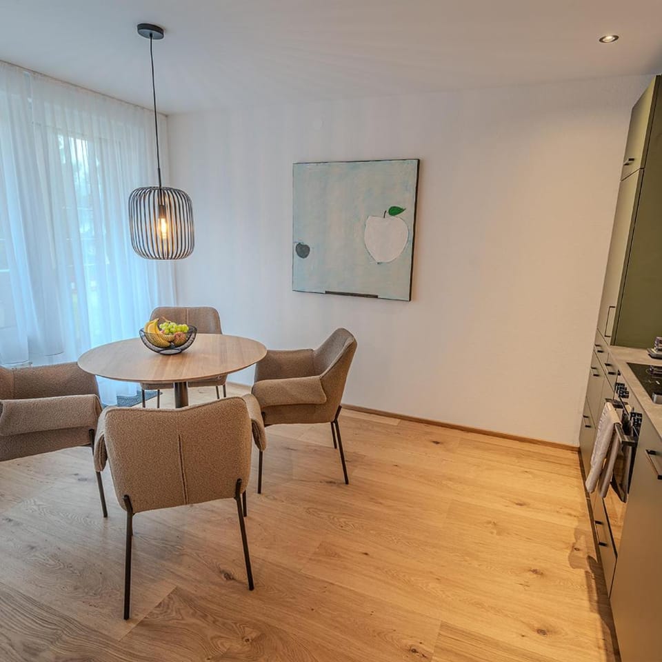 Seating area, Dining area