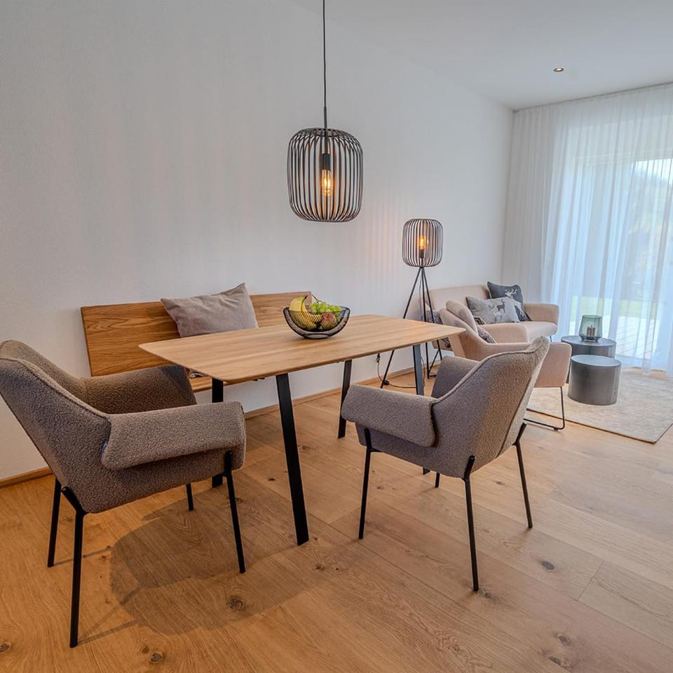 Seating area, Dining area