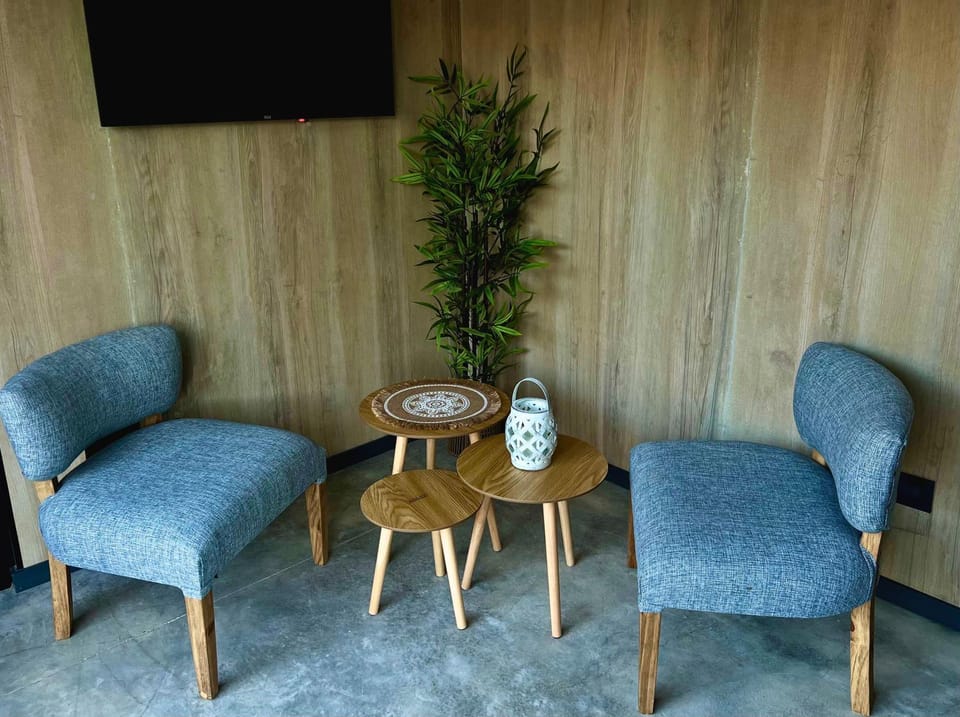 Living room, Seating area
