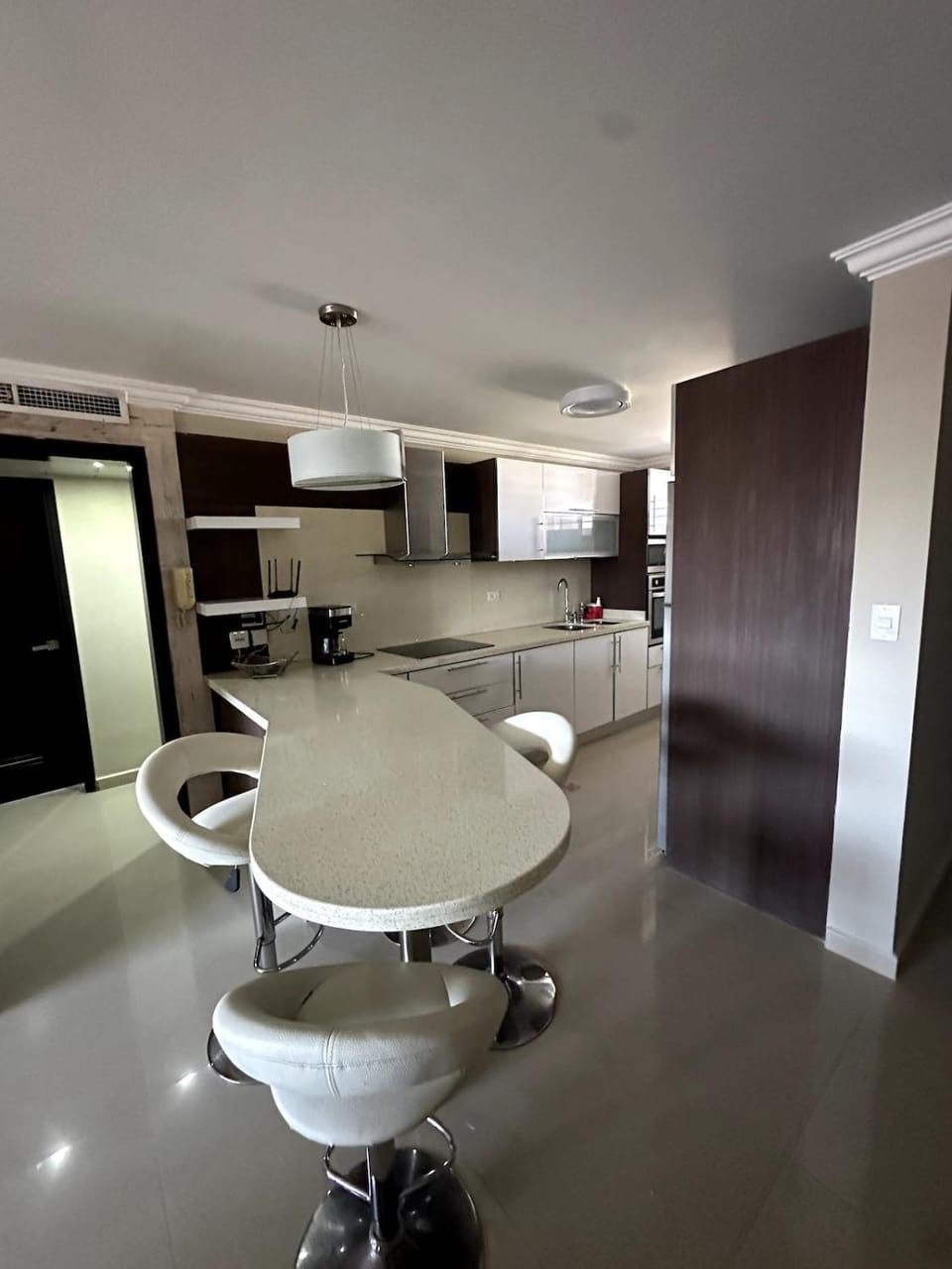Kitchen or kitchenette, Dining area, minibar, stove