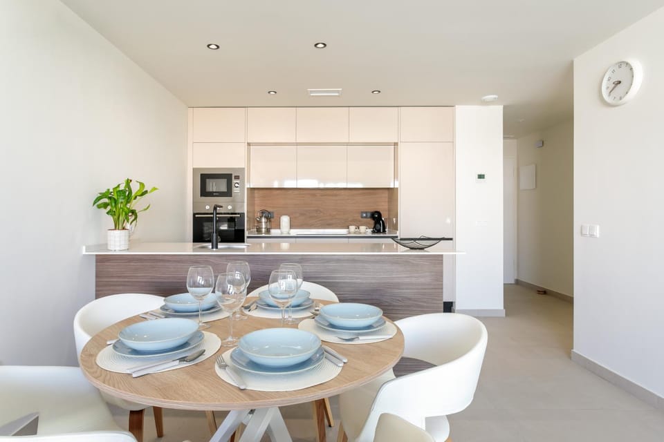 Private jacuzzi, heated pool, summer kitchen, AC Apartment in Torrevieja