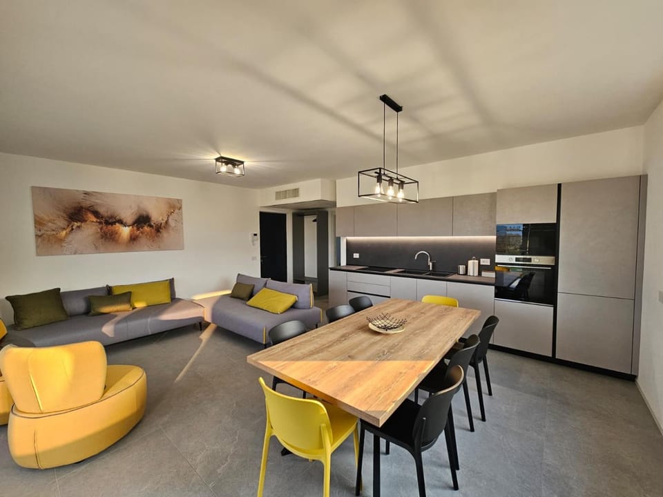 Kitchen or kitchenette, Living room, Seating area