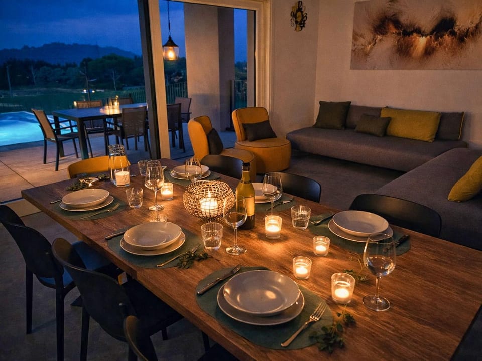Living room, Dining area, Swimming pool