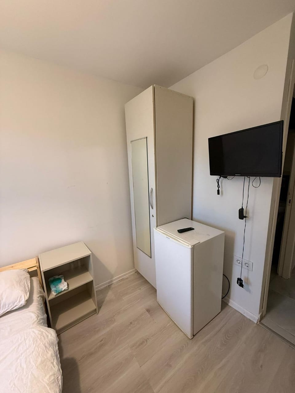 Bed, TV and multimedia, Photo of the whole room, Bedroom, wardrobe