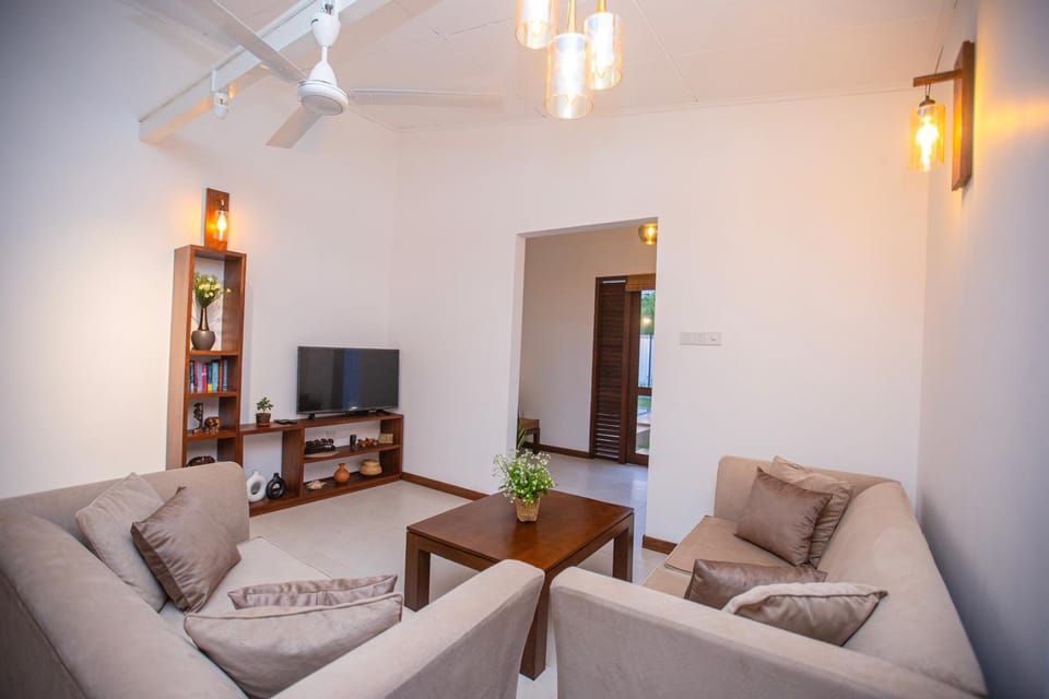 Communal lounge/ TV room, Living room, Seating area, Evening entertainment