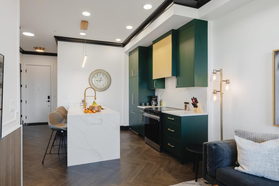 Kitchen or kitchenette, Seating area, Dining area