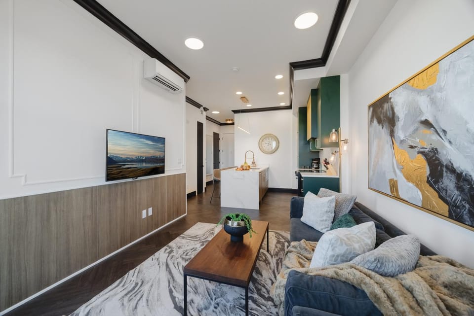 TV and multimedia, Living room, Photo of the whole room, Seating area, air conditioner