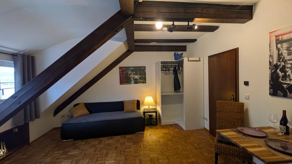 Photo of the whole room, Seating area