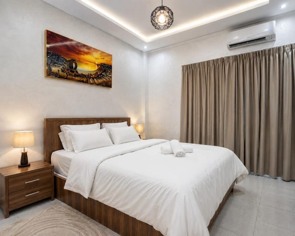 Bed, Photo of the whole room, Bedroom, air conditioner