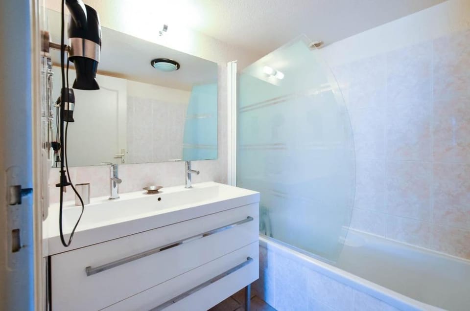 Bathroom, Bath