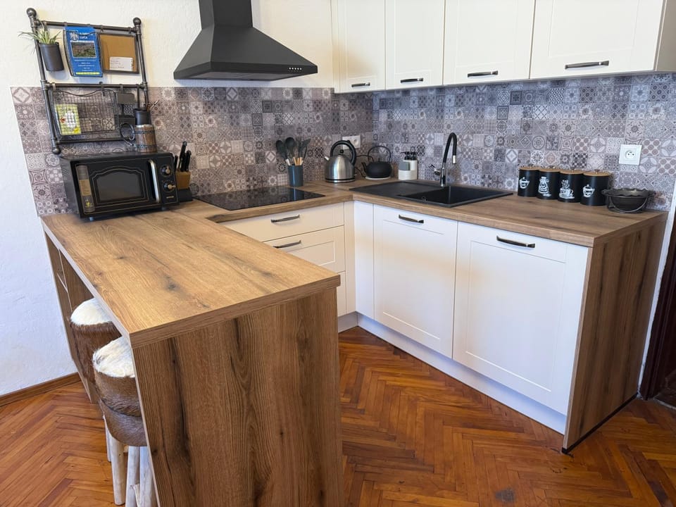 Kitchen or kitchenette
