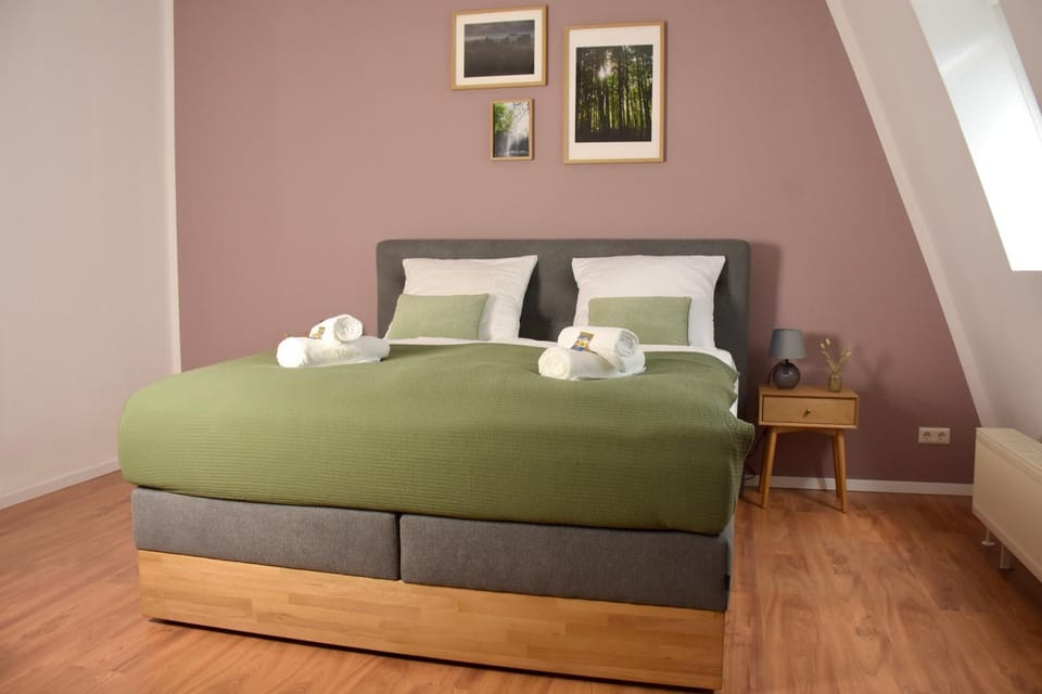 Bed, Photo of the whole room, Bedroom, towels