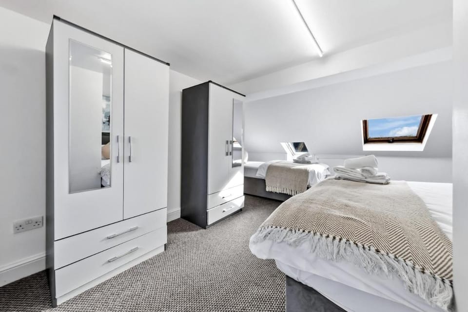 Bed, Photo of the whole room, Bedroom, towels, wardrobe
