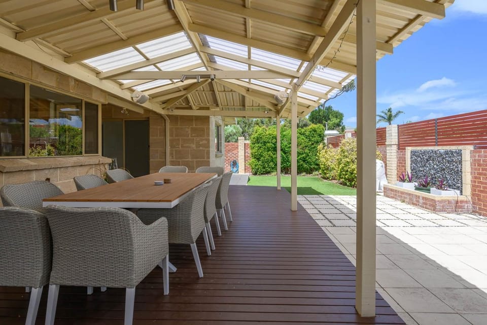 Patio, Day, Dining area