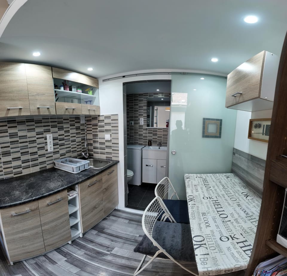 Kitchen or kitchenette, Seating area, Dining area