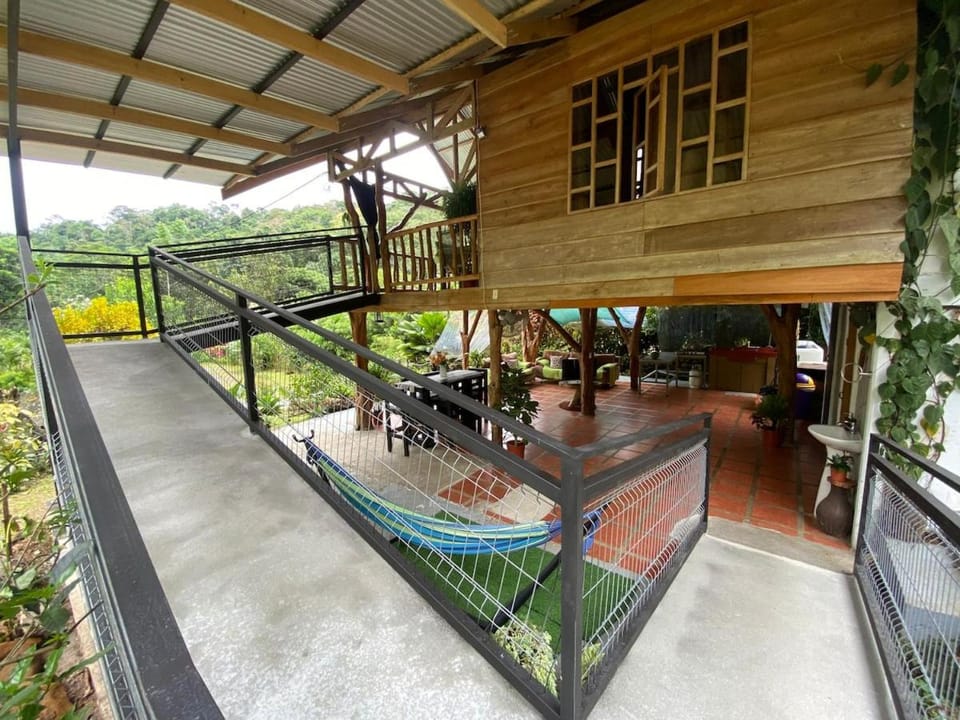 Cabin -Treehouse La Tigra Cabin in Alajuela Province