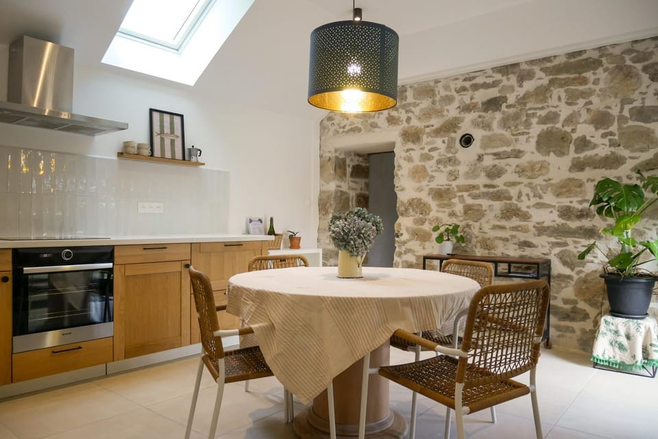 Kitchen or kitchenette, Dining area, dishwasher, oven, stove