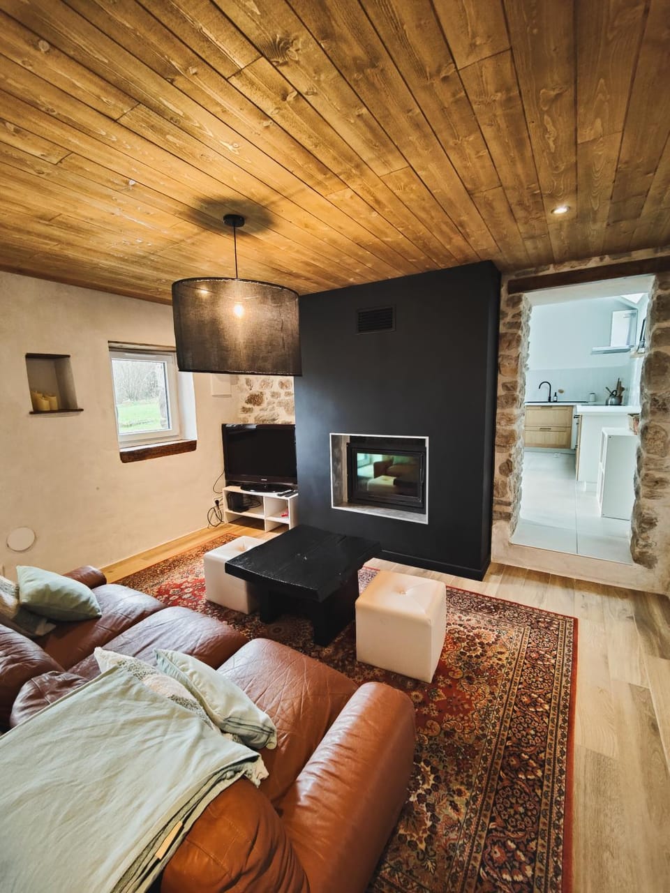 Communal lounge/ TV room, TV and multimedia, Living room, Seating area, fireplace