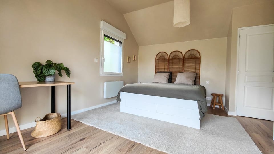 Bed, Photo of the whole room, Bedroom