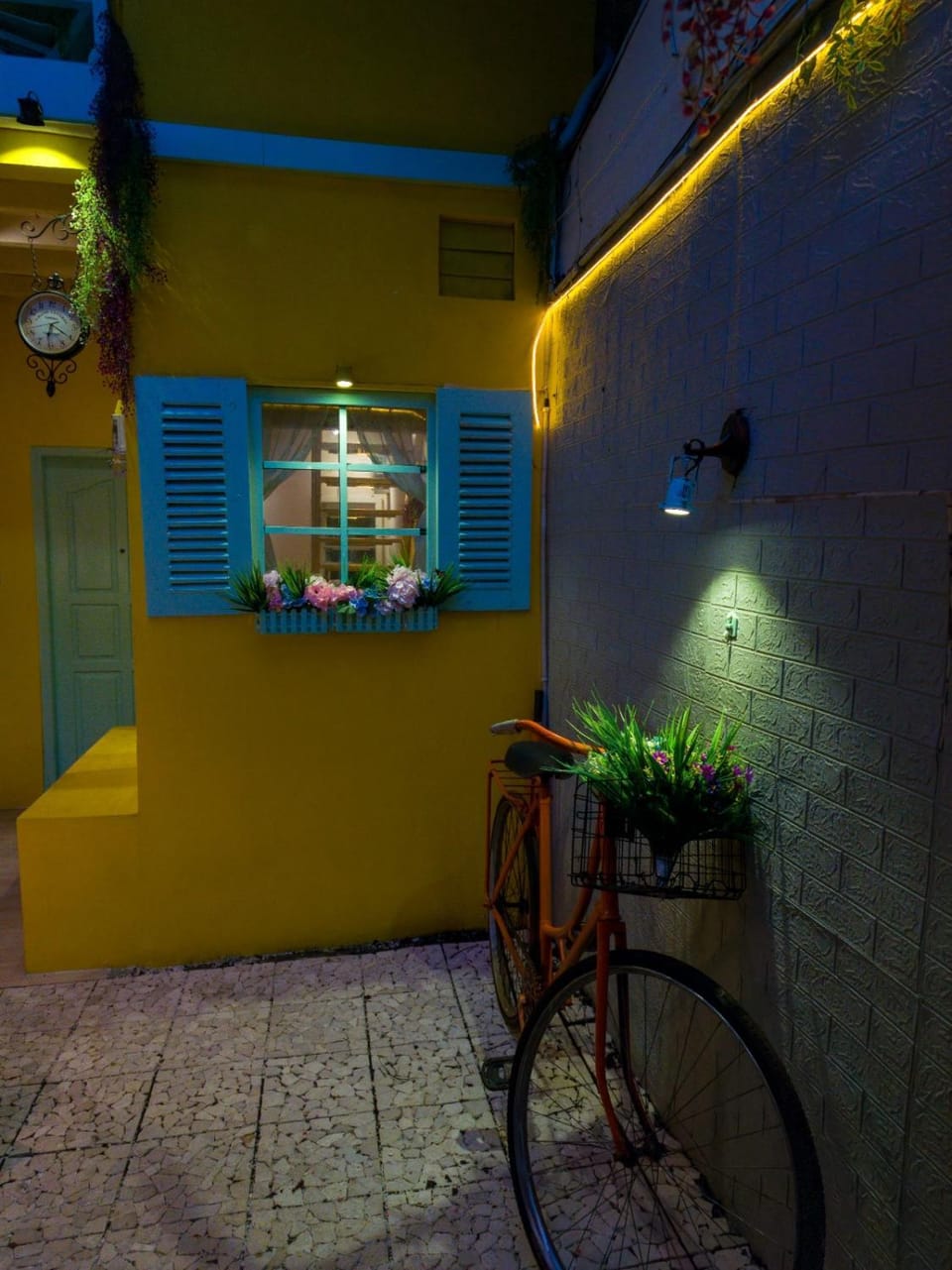 Facade/entrance