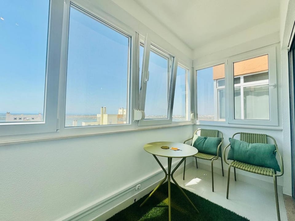 Doble Vista Faro, Terrace with View, AC & WiFi Apartment in Faro