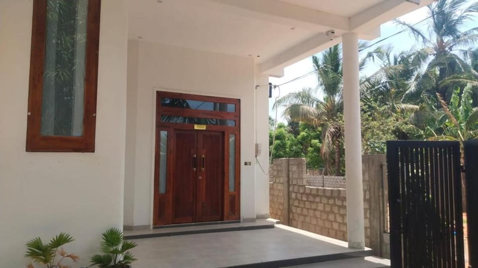 Facade/entrance, Day, Garden